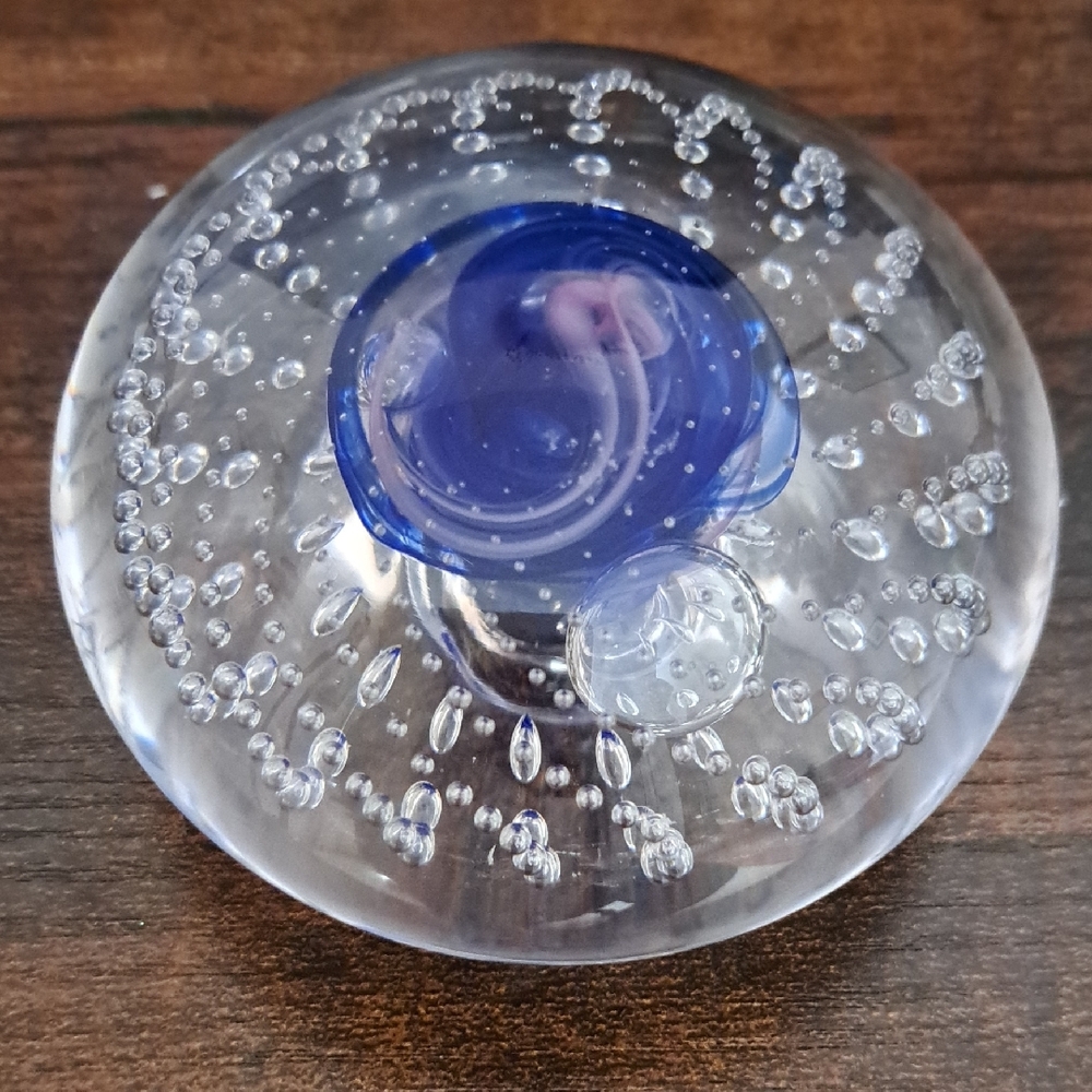 Blue and White Glass Art with Bubble Design